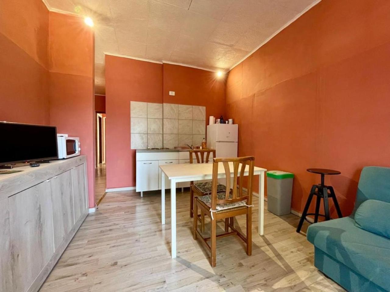The Orange Housing In * Côme